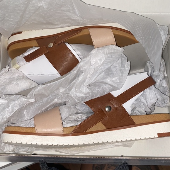 Call it spring SANDALS - Picture 3 of 3